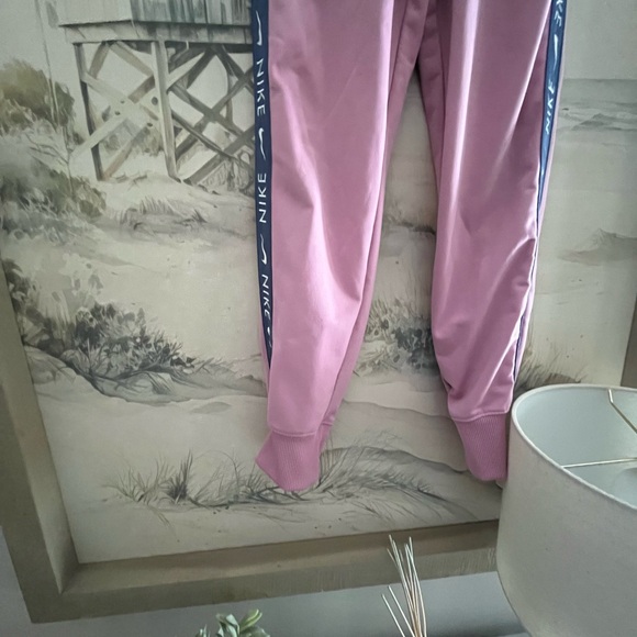 Girls Nike track suit. Size medium - Picture 5 of 8
